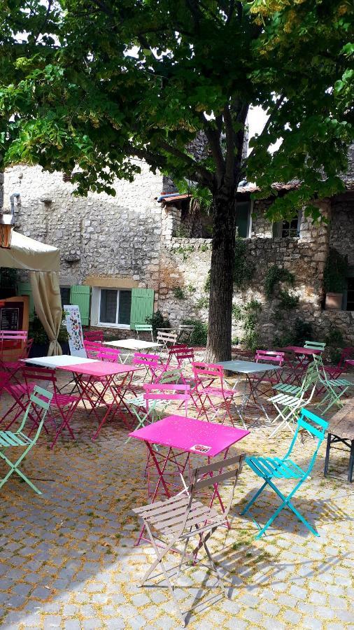 La Garde Adhemar, L'Escalier Medieval Экстерьер фото