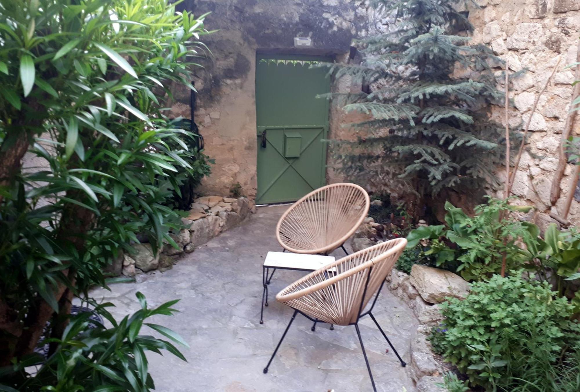 La Garde Adhemar, L'Escalier Medieval Экстерьер фото