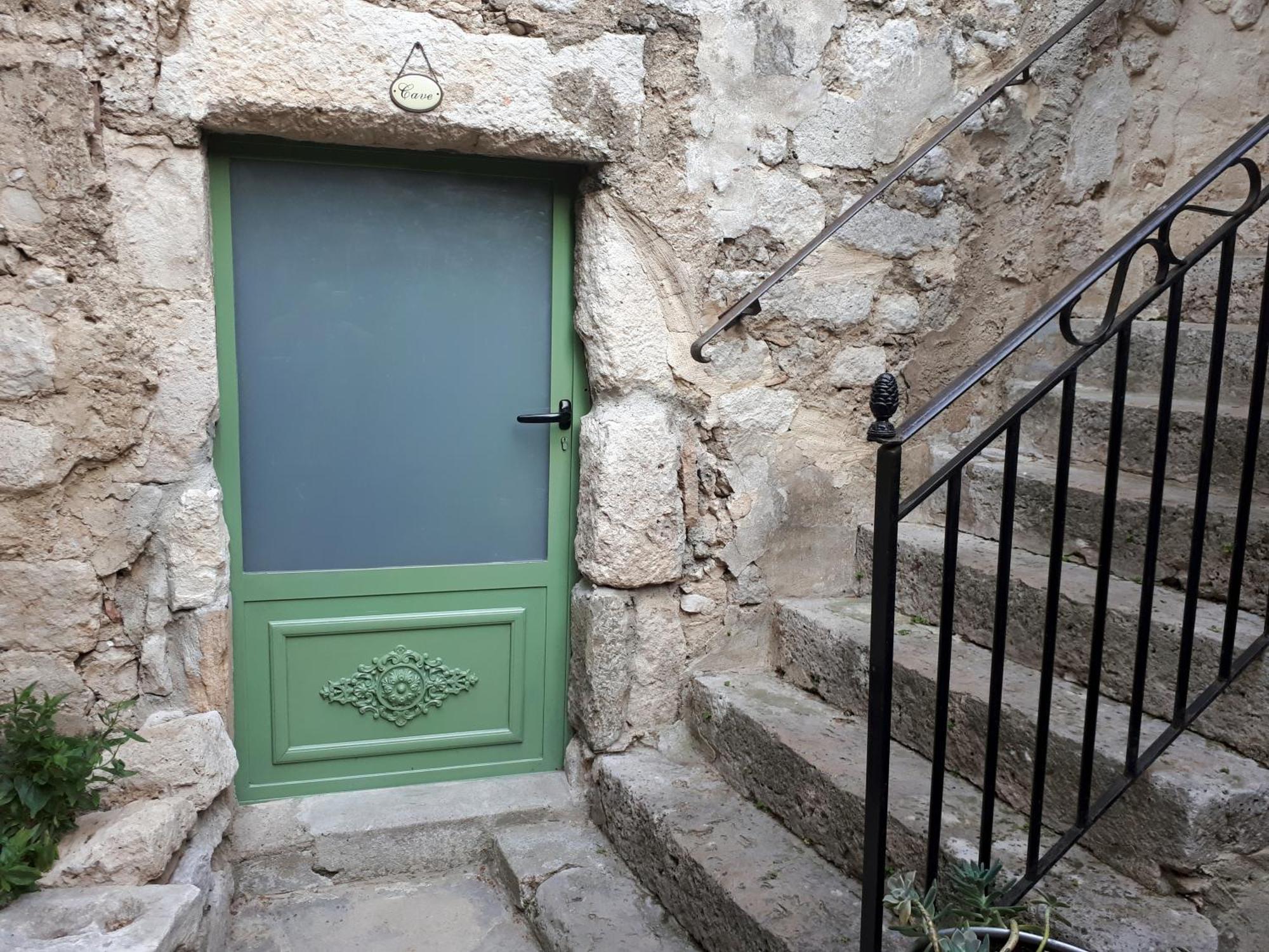 La Garde Adhemar, L'Escalier Medieval Экстерьер фото